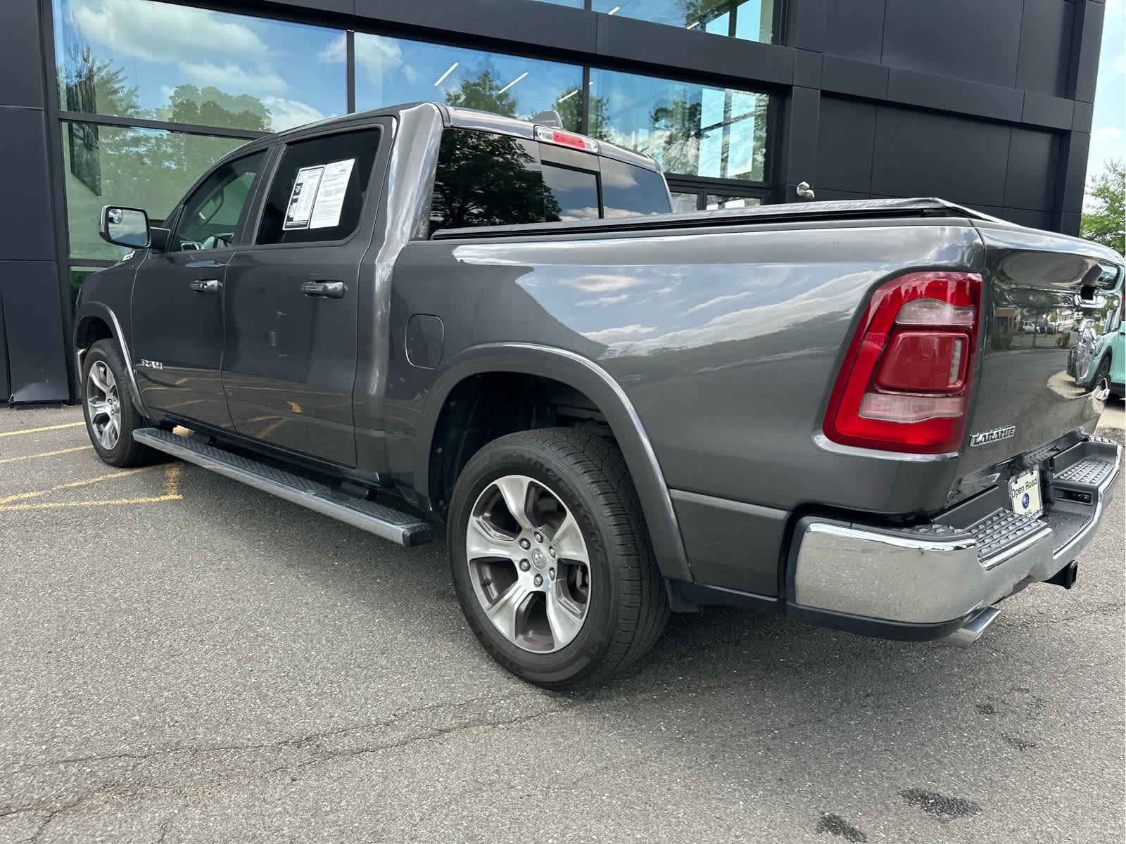 2022 RAM 1500 Laramie 4x4 Crew Cab 57 Box