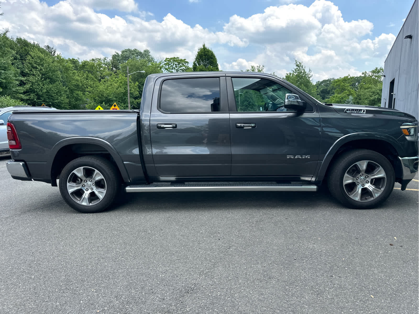 2022 RAM 1500 Laramie 4x4 Crew Cab 57 Box