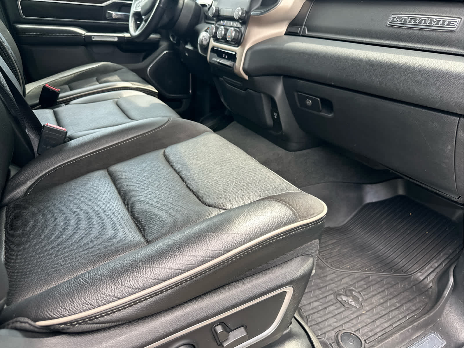2022 RAM 1500 Laramie 4x4 Crew Cab 57 Box