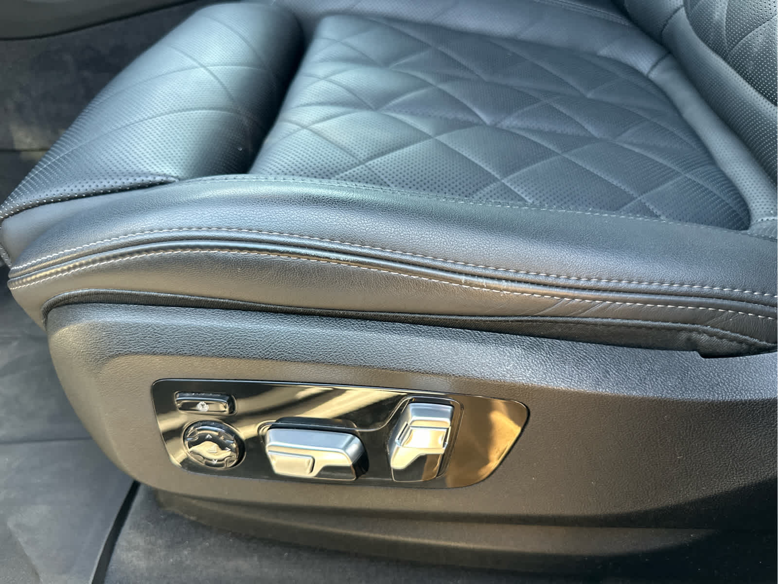 2024 BMW X7 xDrive40i Sports Activity Vehicle